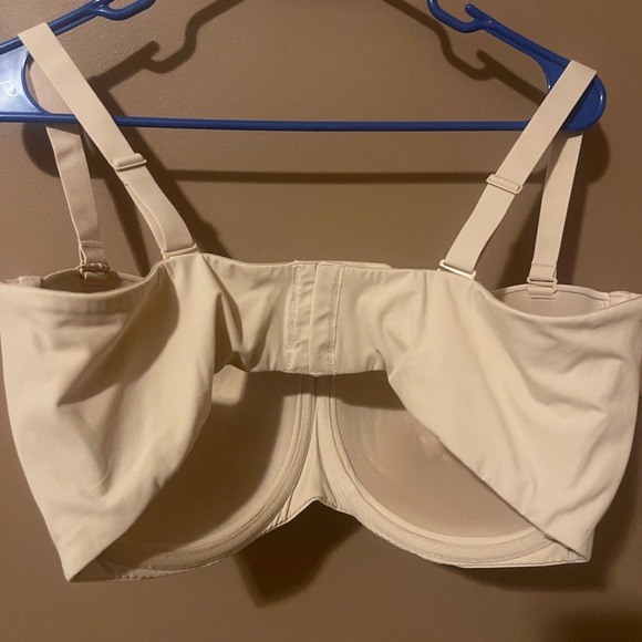 Skims Fits Everybody Strapless Bra - Picture 4 of 5